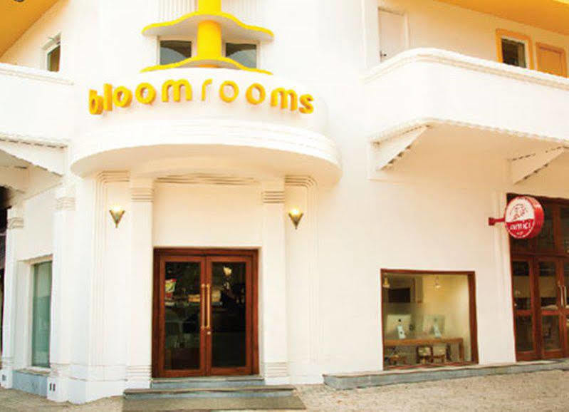 Bloomrooms @ New Delhi Railway Station Exteriör bild
